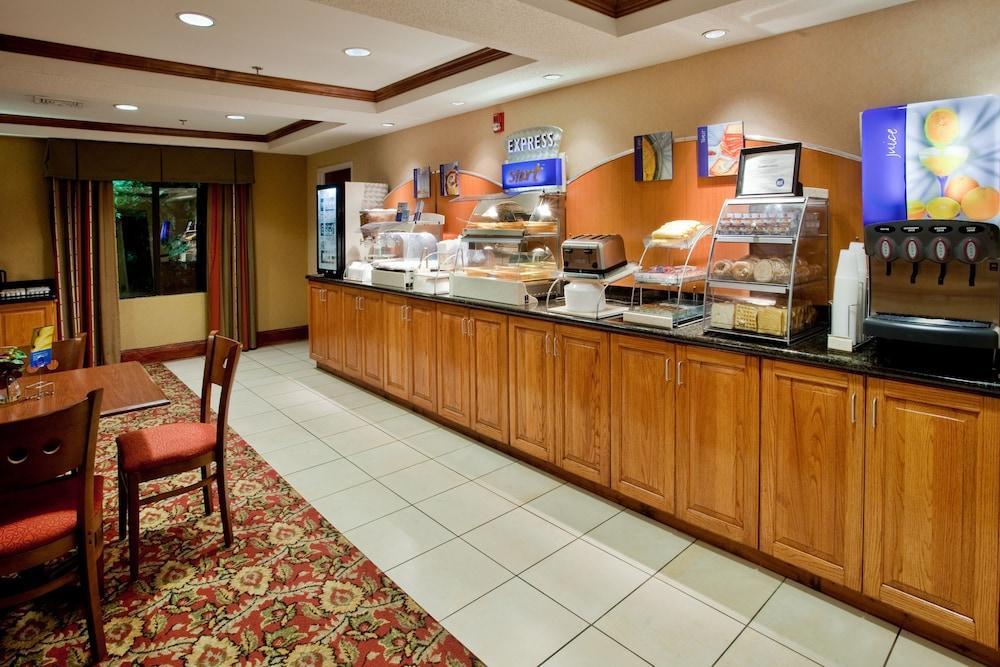 Holiday Inn Express Hotel & Suites Kinston By Ihg Экстерьер фото